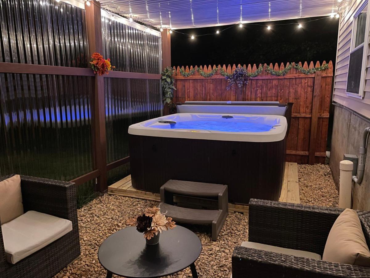 Spacious Pocono With Hot Tub And Fire Pit Holiday home *