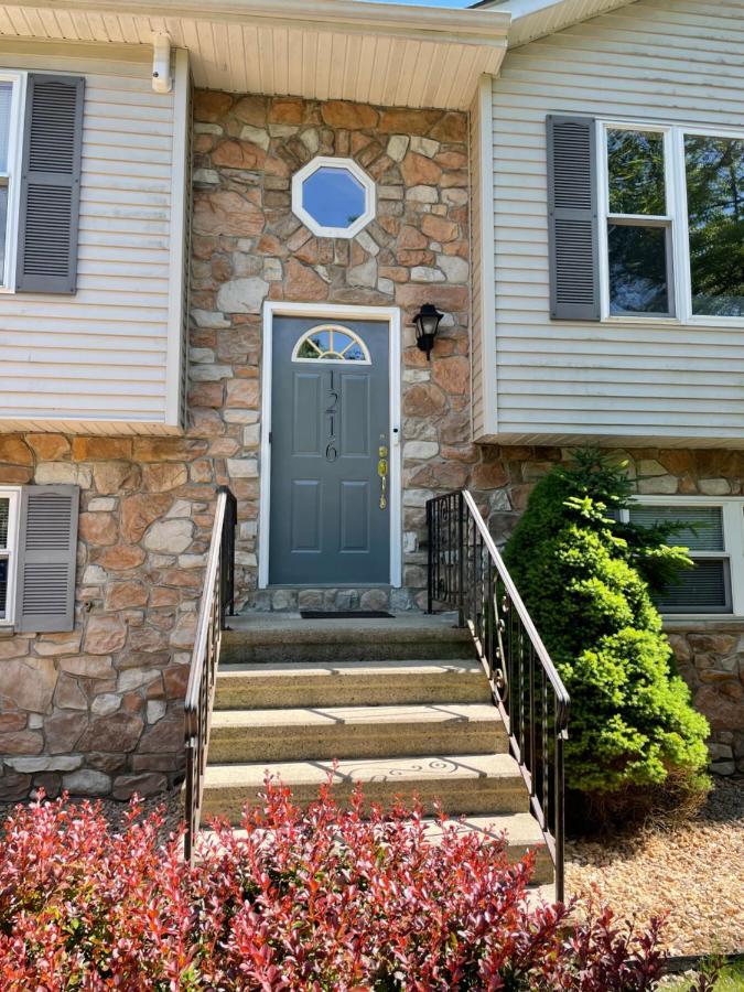 Spacious Pocono With Hot Tub And Fire Pit Holiday home *