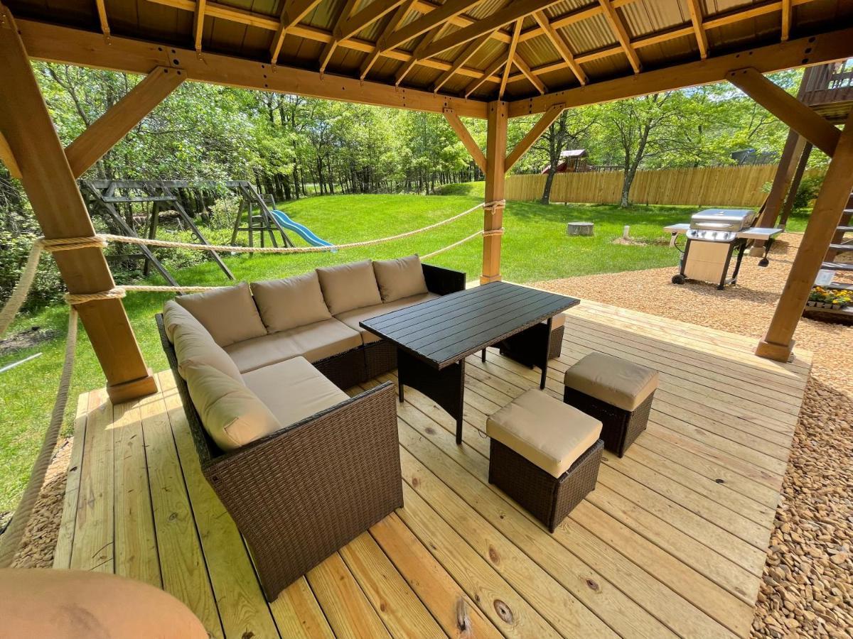 Holiday home Spacious Pocono With Hot Tub And Fire Pit *
