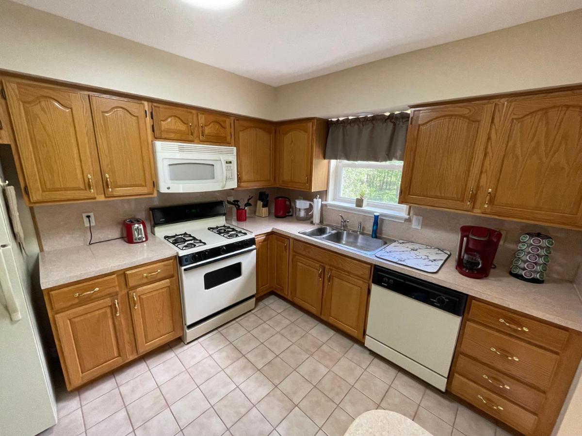 Spacious Pocono With Hot Tub And Fire Pit Holiday home