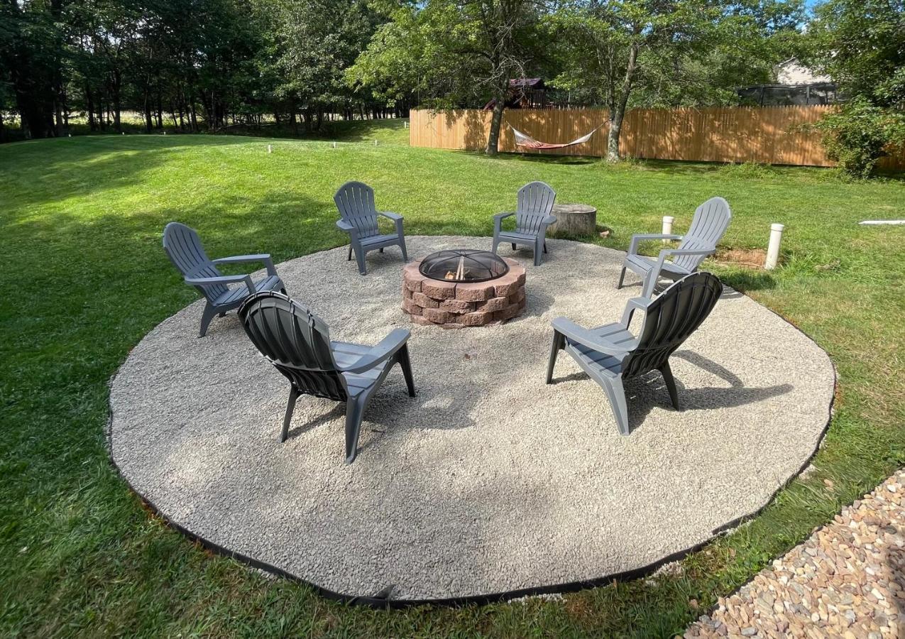 Spacious Pocono With Hot Tub And Fire Pit Holiday home