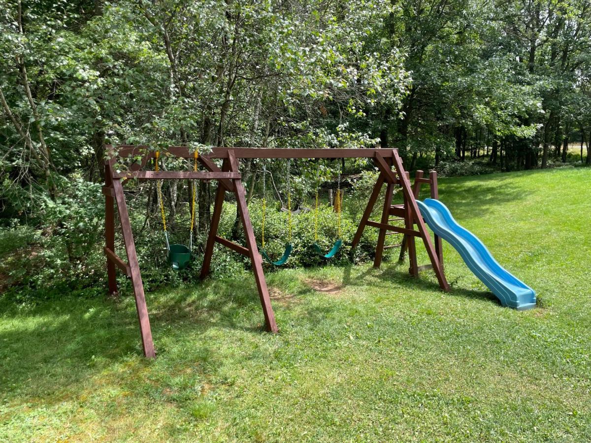 Holiday home Spacious Pocono With Hot Tub And Fire Pit Long Pond