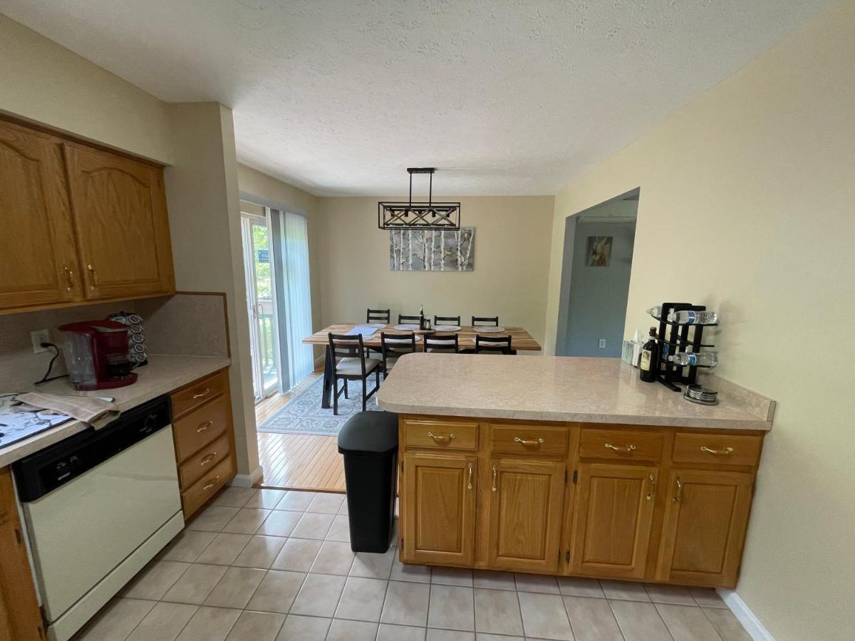 Holiday home Spacious Pocono With Hot Tub And Fire Pit