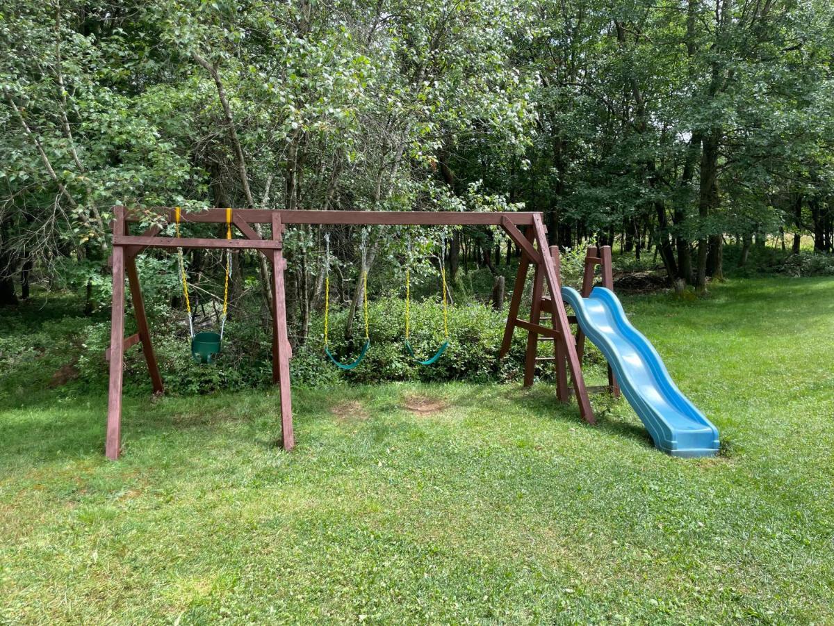 Holiday home Spacious Pocono With Hot Tub And Fire Pit *