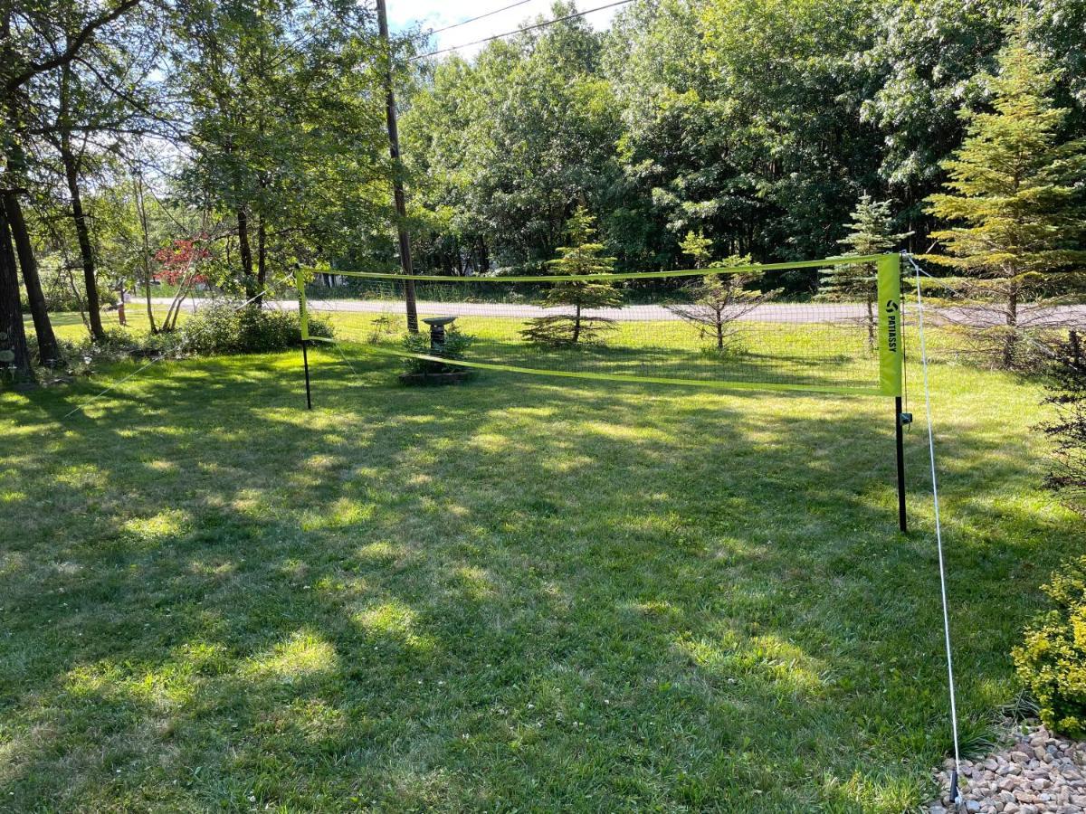 Spacious Pocono With Hot Tub And Fire Pit Holiday home *